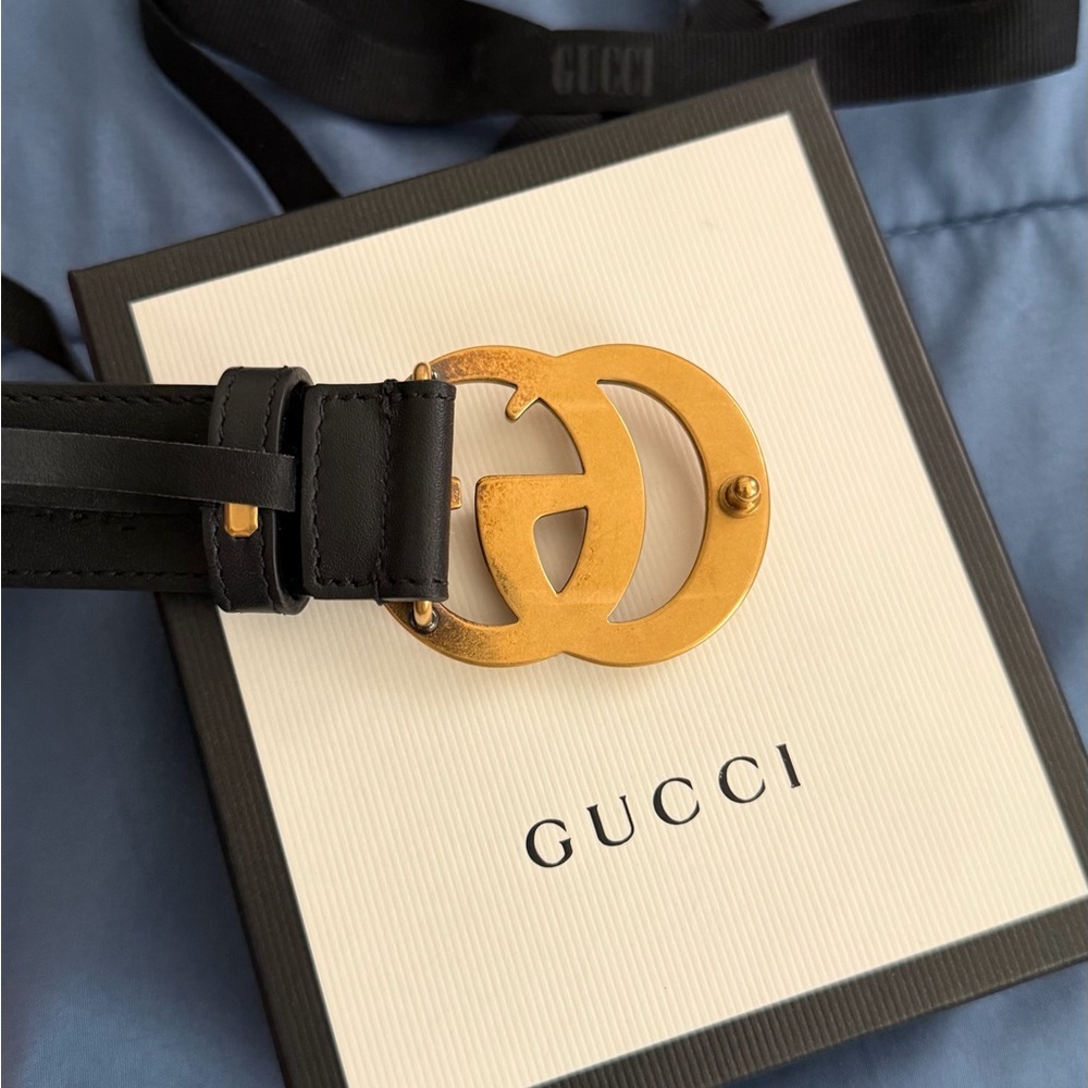 Gucci Black Leather Belt with Gold GG Buckle - Picture 3 of 6